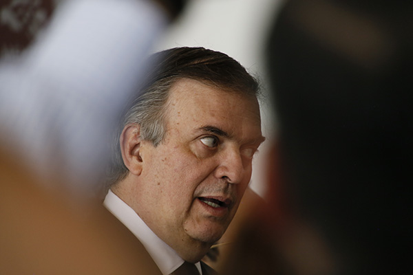 México queda fuera de nuevos aranceles de EU, pero el riesgo sigue latente: Ebrard