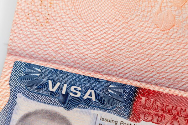 EU anuncia restricciones de visado para empleados extranjeros y cómplices de censura