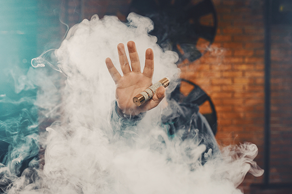 Prohibición de vapeadores disparó el mercado negro y complicó la lucha contra el tabaquismo
