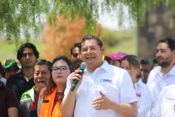 Soy gobernador pintor y jardinero, porque me identifico con el pueblo: Armenta