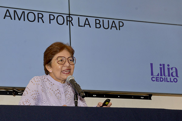Participa Lilia Cedillo en la “Noche con las estrellas” en la preparatoria Emiliano Zapata