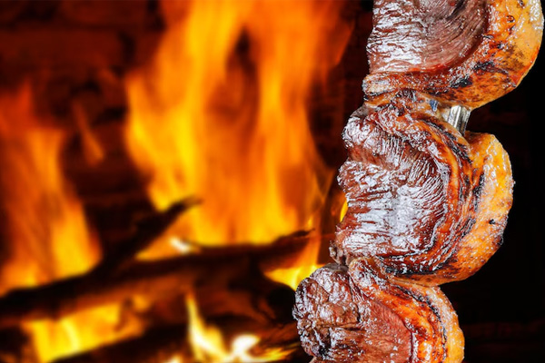 Primeros humanos ahumaban carne desde hace un millón de años para conservarla