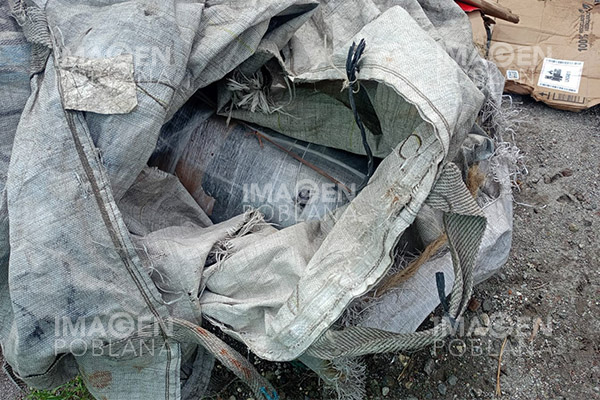 Emplayado y dentro de un costal: así hallaron un cadáver cerca del Mercado Morelos