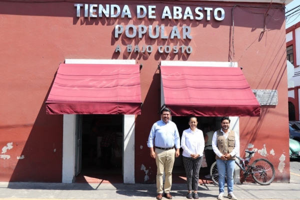 Ariadna Ayala fortalece la economía familiar con tienda de abasto y farmacia municipal