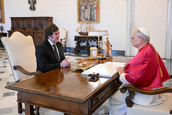 Papa León XVI recibe a Milei en el Vaticano
