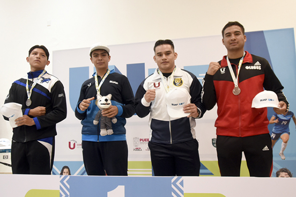 Lilia Cedillo premia a campeones de box