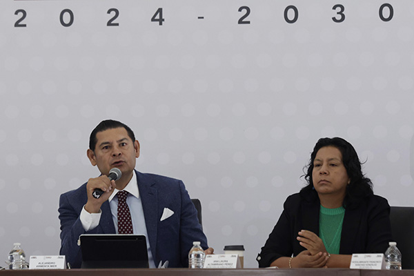 Nuevas torres médicas ponen a Puebla a la vanguardia en salud: Armenta