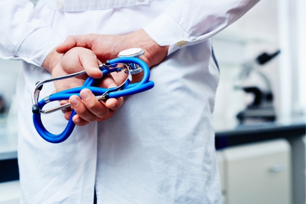 Médicos claman por basificación: ¿tener una base mejora los servicios de salud?
