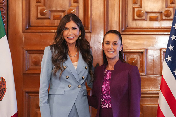 Kristi Noem acusa a Sheinbaum de alentar las protestas en California