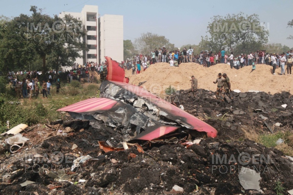 Tragedia aérea en la India: 242 pasajeros muertos