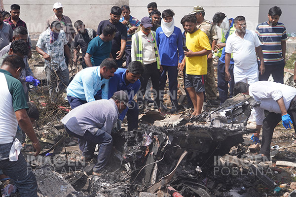 ¡Un sobreviviente! Encuentran con vida a un pasajero tras tragedia aérea en India