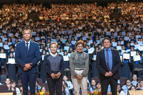 Concluyen sus estudios 745 alumnos de la Preparatoria 2 de Octubre de 1968