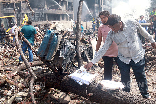 Autoridades de la India revisan a la baja el balance de muertos en el siniestro de avión