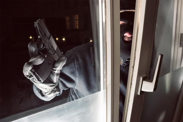 Delincuentes irrumpen en restaurante Il Vino y roban a comensales y empleados