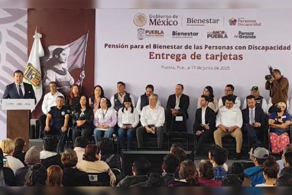 Entregan tarjetas de la Pensión Bienestar para Personas con Discapacidad