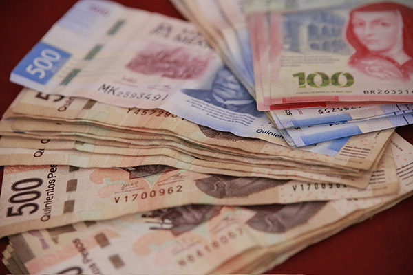 Peso mexicano desafía la incertidumbre global y se posiciona entre las monedas más fuertes