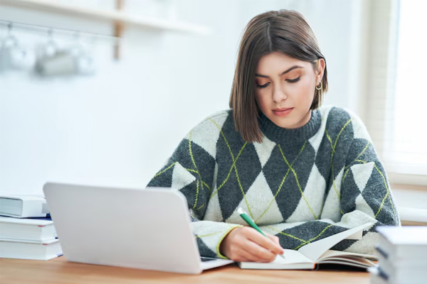 ¿Buscas estudiar una carrera en línea? Sigue estas recomendaciones