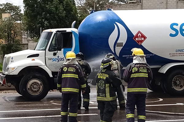 Intensa fuga en pipa de gas causa pánico en pleno Periférico