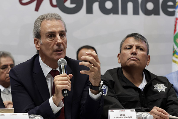 Chedraui sigue culpando a la administración anterior de los baches en la capital