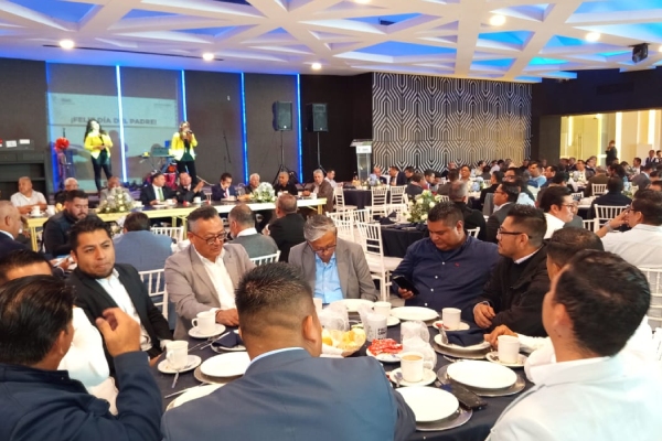Reconoce Idamis Pastor compromiso y entrega de padres trabajadores de la Fiscalía