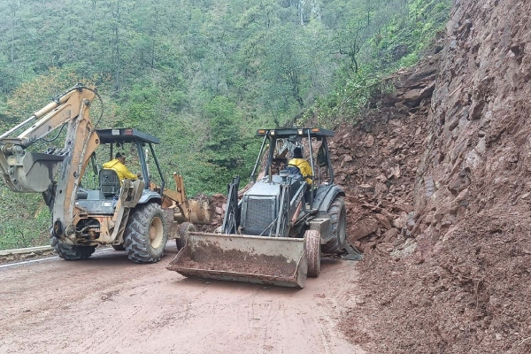 Atiende Gobierno del Estado de forma oportuna deslaves y derrumbes en la Sierra Norte