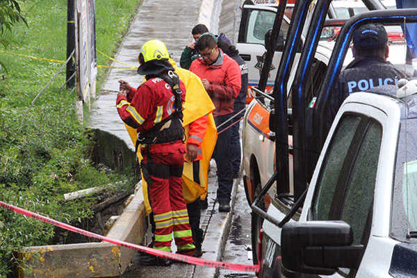 Encuentran cadáver semidesnudo flotando en el Alseseca