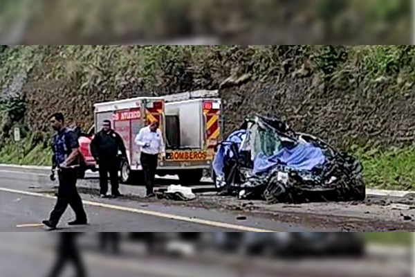 Tragedia en la autopista Siglo XXI: brutal choque deja 5 muertos