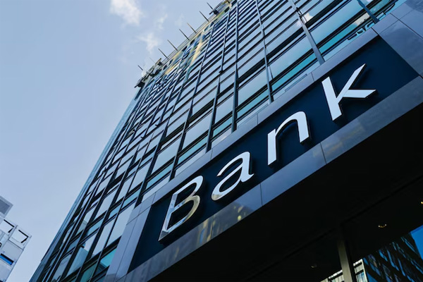EU sanciona a tres bancos mexicanos asociados al tráfico de fentanilo