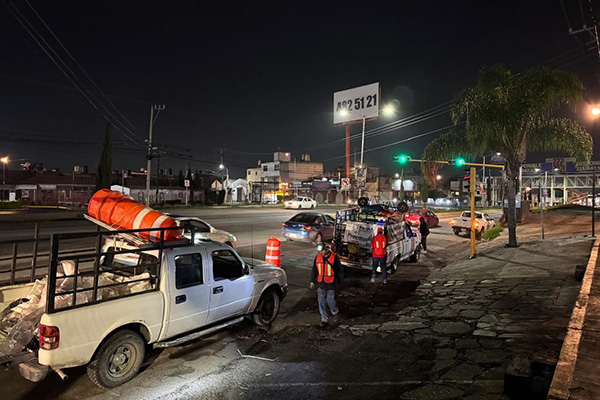 Gobierno estatal bachea la Carretera Federal a Atlixco