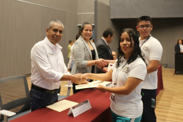 Reconoce COBAEP a estudiantes con alto desempeño académico