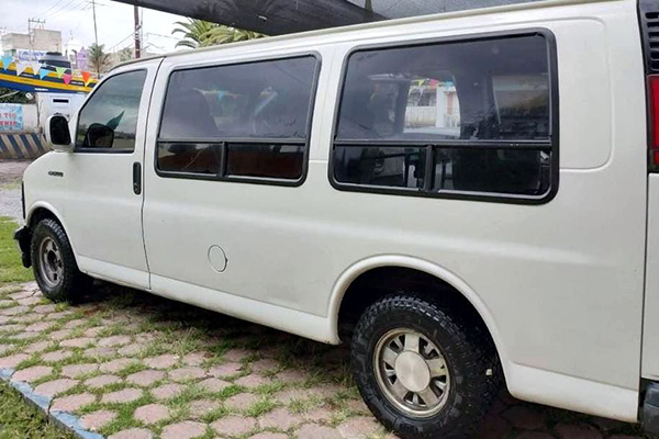 A empujones, maleantes roban camioneta de grupo Jalado