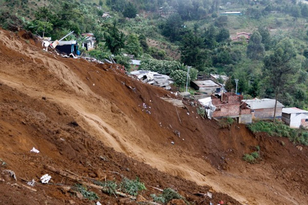 Asciende a 23 la cifra de fallecidos por deslizamiento de tierra en Colombia