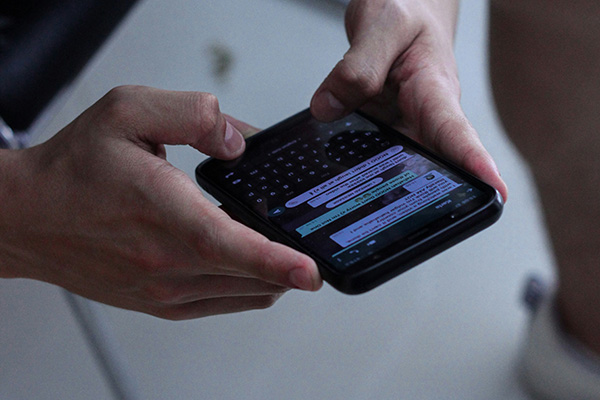 “Dry texting”: el estilo de mensajear en WhatsApp que ya es considerado una “red flag”