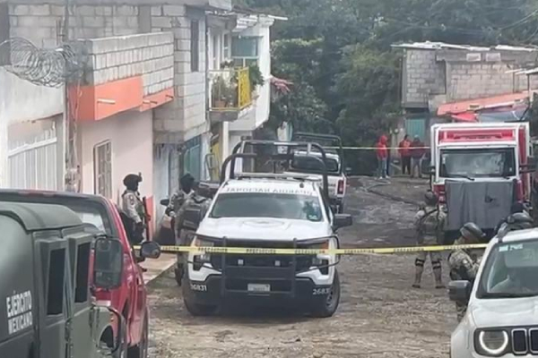 Hallan dos cuerpos con signos de violencia en barranca