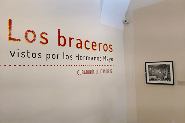 Llega al Carolino la exposición fotográfica “Los braceros, vistos por los Hermanos Mayo”