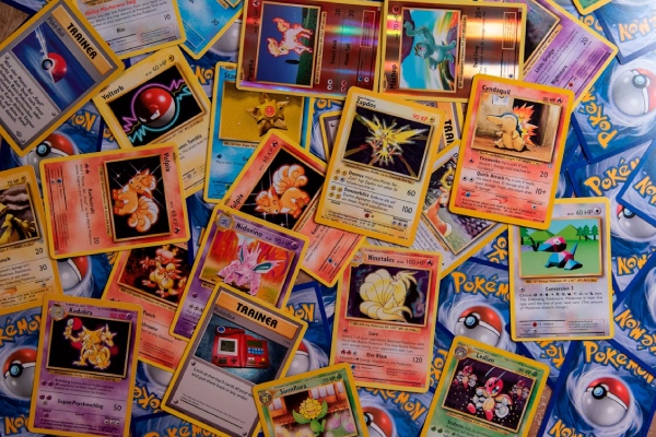 Pelea por tarjetas Pokémon deja a un hombre apuñalado y dos detenidos