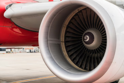 Tragedia en el aeropuerto: un hombre es succionado por el motor de un avión