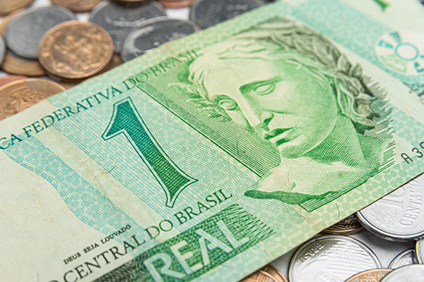 El real brasileño se devalúa y la Bolsa de Sao Paulo cae tras "tarifazo" de Trump