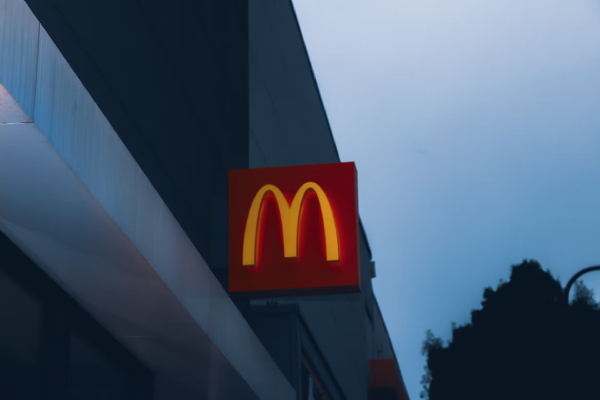 Empleada de McDonald’s apuñala a su gerente ante la mirada de los clientes