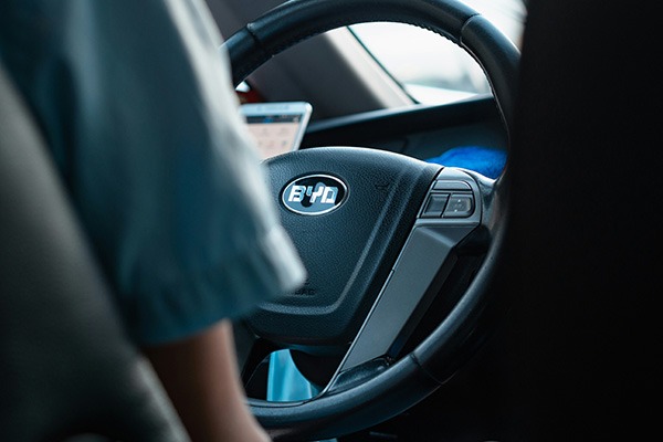 BYD promete pagar por sus errores: si su coche autónomo choca solo, ellos se hacen cargo