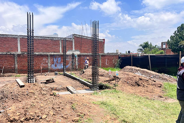 CAPCEE evalúa daño en barda afectada por lluvia en la Secundaria Técnica en Coronango