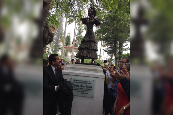 Bioserie de Chespirito revive polémicas: buscan retirar escultura de Florinda Meza en Zacatecas
