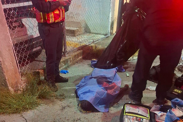 Vieja rencilla entre vecinos termina en baño de sangre