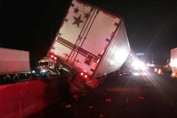 Choque múltiple paraliza la México-Puebla; hay dos heridos