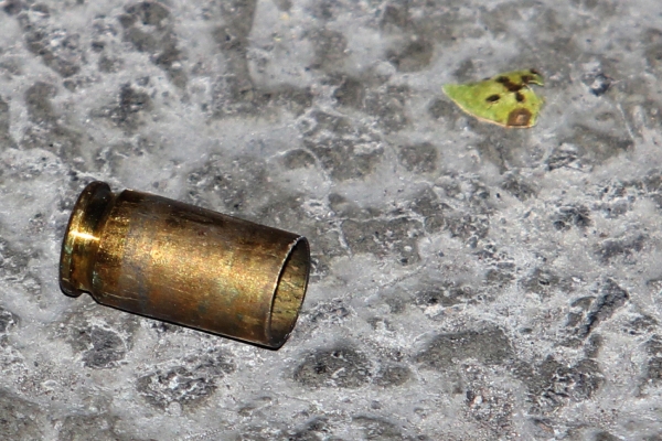 Mujer muere tras ataque armado; un hombre resulta herido