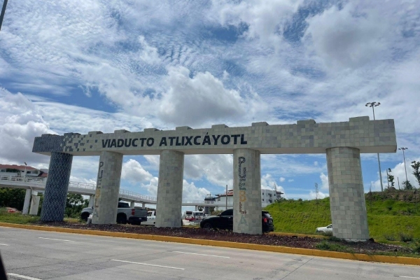 Concluyen trabajos de restauración en los pilares de talavera del distribuidor Atlixcáyotl