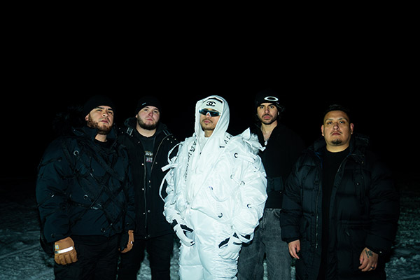 Fuerza Regida logra su tercer #1 en el Regional Mexican Airplay con “Por Esos Ojos”