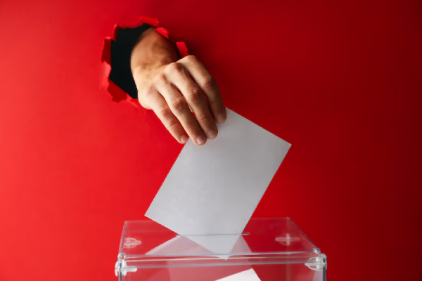 Reino Unido baja la edad de voto a 16 años para reactivar la democracia