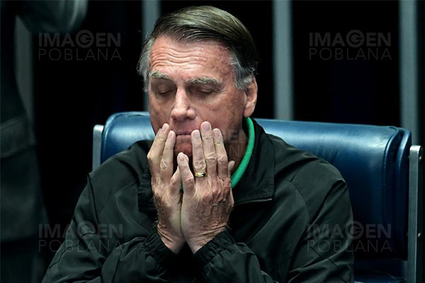 La policía coloca a Bolsonaro una tobillera electrónica ante creciente riesgo de fuga