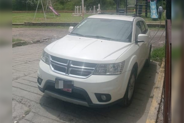 Recuperan vehículo con reporte de robo durante recorrido de vigilancia